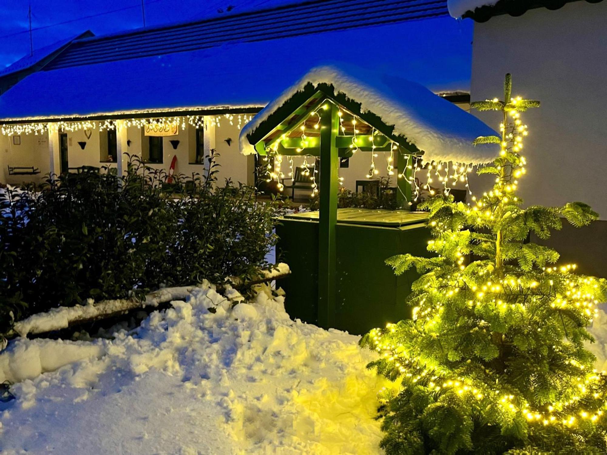 Ladislaus Schnaps-Haus Falusi Vendégház Csolnok Exterior foto